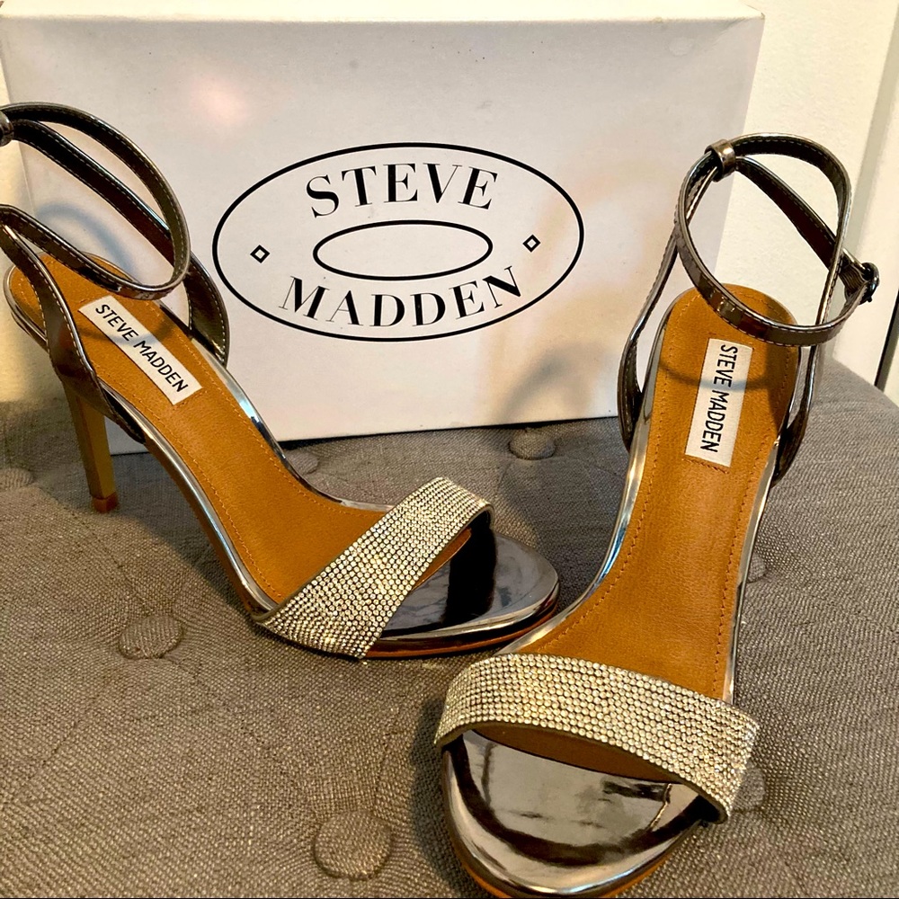 Steve Madden Silver Pumps